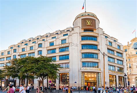 lv flagship stoer operation cost|Louis Vuitton flagship store in Paris .